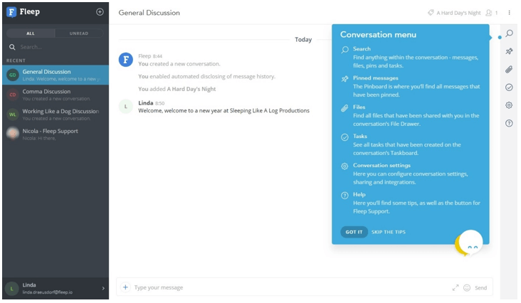 Interfaccia utente Fleep con chatroom aperta e opzioni di conversazione