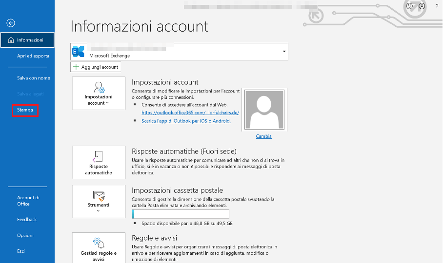 Outlook: finestra con le informazioni dell’account e la barra laterale sinistra con il campo “Stampa“ evidenziato