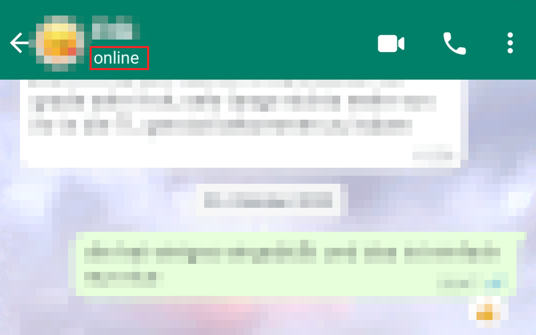 Screenshot dello stato online sulla chat di WhatsApp