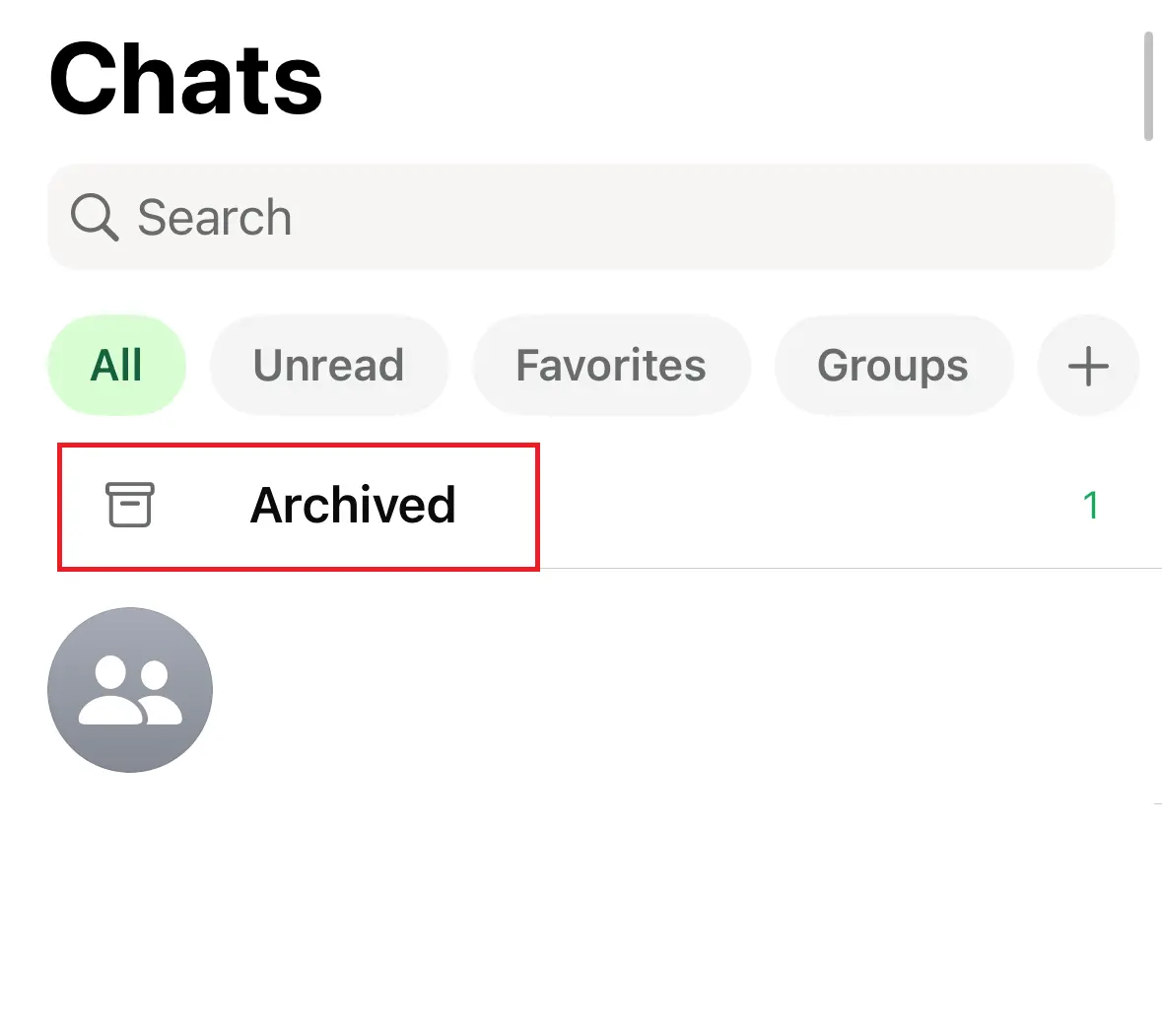 Immagine: Screenshot dell’opzione “Chat archiviate” di WhatsApp di un iPhone, che appare sopra l’elenco delle chat