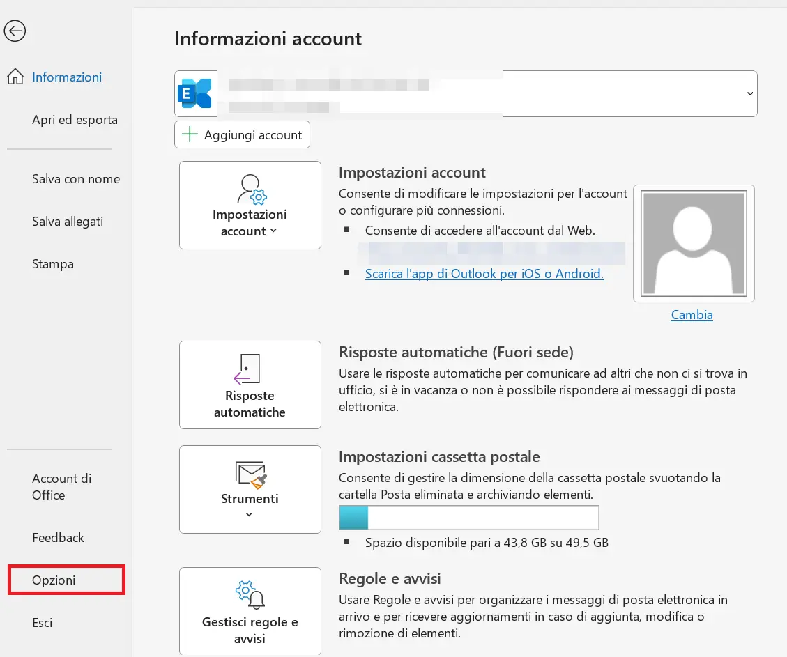 Opzioni di Outlook nella scheda “File” Immagine: Opzioni di Outlook nella scheda “File”
