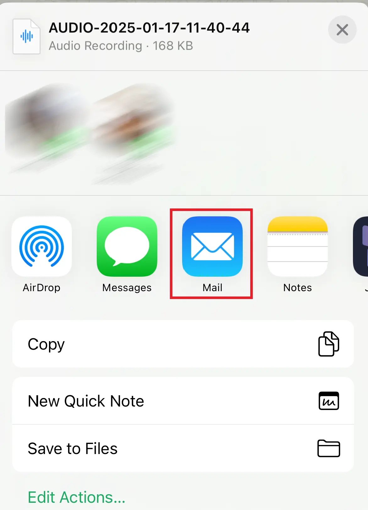 Immagine: Screenshot di un iPhone delle opzioni di esportazione di un messaggio vocale di WhatsApp