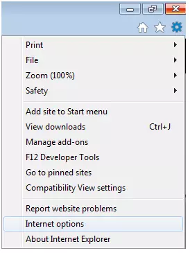 Per accedere alle impostazioni di Internet Explorer, cliccare sul simbolo a forma di rotella, in alto a destra del browser.